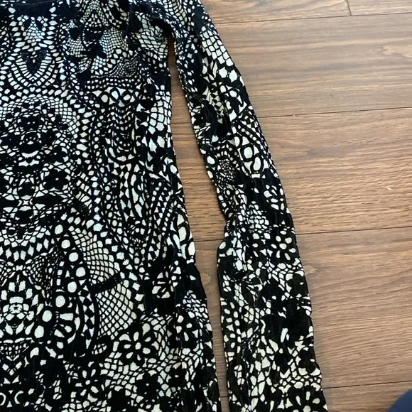 Small Fuzzi Long Sleeve Textured Turtleneck - Picture 4 of 7